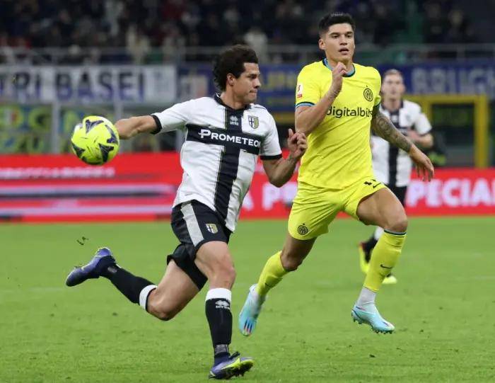 开云官网-包含欧超杯转会期再迎强敌；拉齐奥防线松动；主帅态度：信心回归；球探报告显示潜力的词条